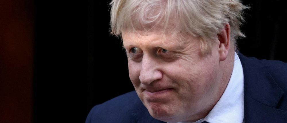 Der britische Premier Boris Johnson am 31. Januar 2022 vor seinem Amtssitz Downing Street 10 