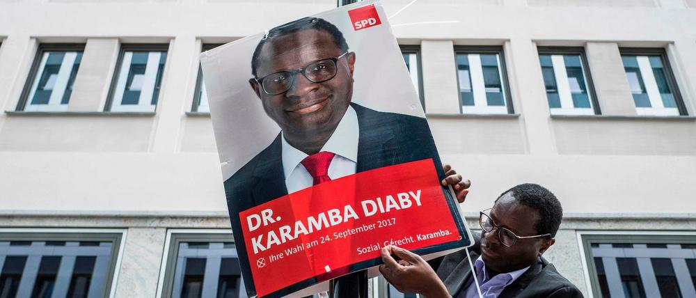 Dr. Karamby Diaby wurde im Senegal geboren und war schon häufig Zielscheibe von rechtem Hass. 
