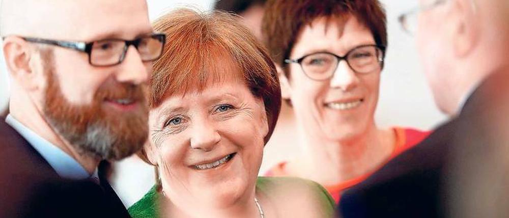 Der scheidende CDU-Generalsekretär Peter Tauber, Bundeskanzlerin Angela Merkel, die auch einmal dieses Amt innehatte, sowie seine Nachfolgerin Annegret Kramp-Karrenbauer. 