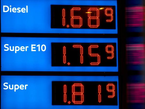Hohe Kraftstoffpreise lösen Proteste in mehreren EU-Staaten aus. 