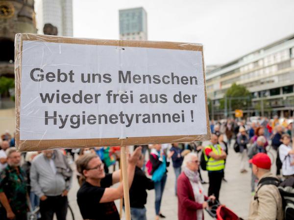 Die Kundgebung mit dem Motto "Berlin lädt Europa ein" soll der Auftakt für die Anti-Corona-Demo. 