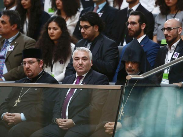 Angehörige der armenischen Gemeinde am Donnerstag im Bundestag.