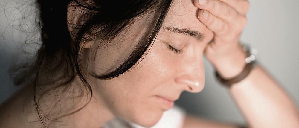 Volkskrankheit Kopfschmerzen. Vor allem junge Erwachsene leiden immer stärker darunter.