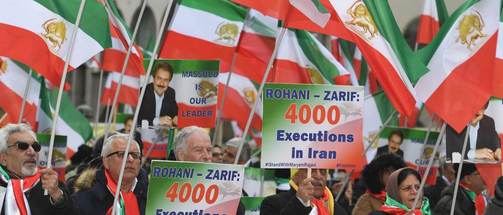 Protest gegen das iranische Regime bei der Münchner Sicherheitskonferenz