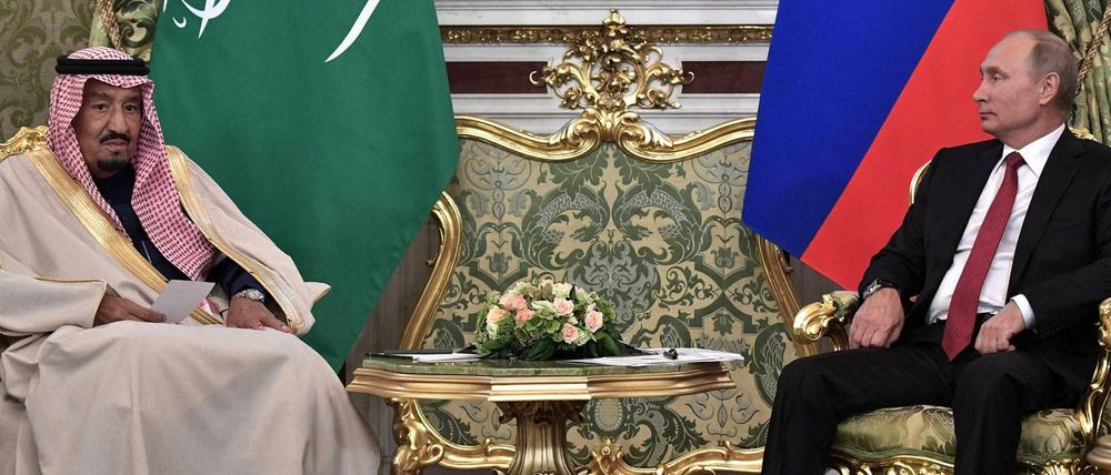 Neue Partnerschaft: Saudi-Arabiens Monarch Salman zu Gast bei Russlands Präsident Putin.