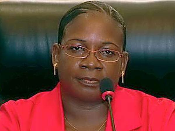 Marie Odile Bonkoungou Balima, die neue Botschafterin aus Burkina Faso wird in dieser Woche von Horst Seehofer ihre Akkreditierungsurkunde bekommen. Dann kann sich Seehofer gleich für den zweiten abhanden gekommenen Präsidenten bei ihr entschuldigen. 