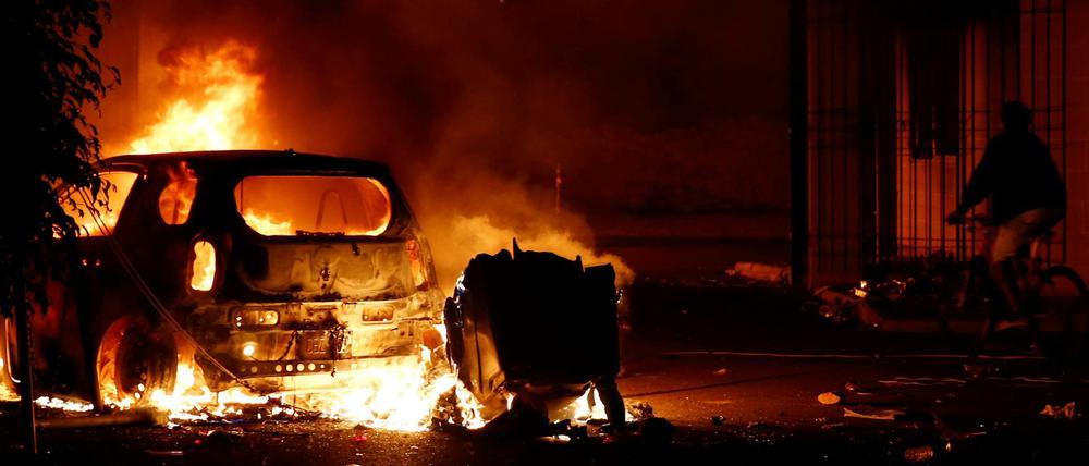 Opfer der Flammen. Das Feuer im Hal-Far-Migrantenlager auf Malta zerstörte Akten, Autos, Sanitätscontainer.