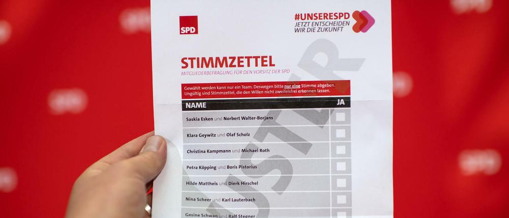 Sechs Duos zur Auswahl: Ein Muster des Stimmzettels für die Mitglieder-Abstimmung der SPD 