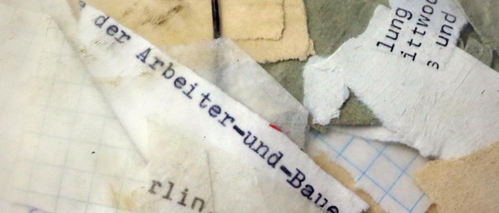 Zerrissene Stasi-Akten im Stasi-Archiv in Berlin