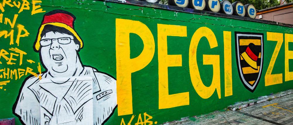 "Pegizei": Der umstrittene Polizeieinsatz gegen ein ZDF-Team sorgt für die erneute Debatte über die Nähe zu rechten Parteien von Polizisten. 