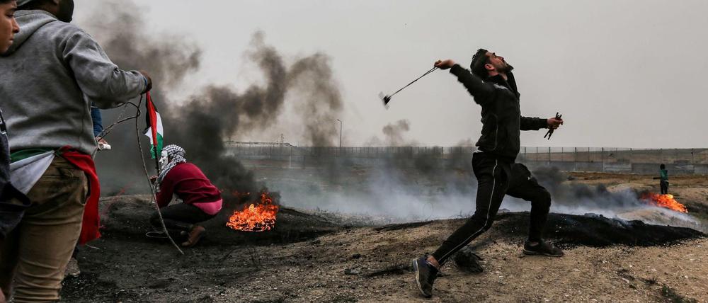 Palästinenser protestieren gewaltsam im Gazastreifen.