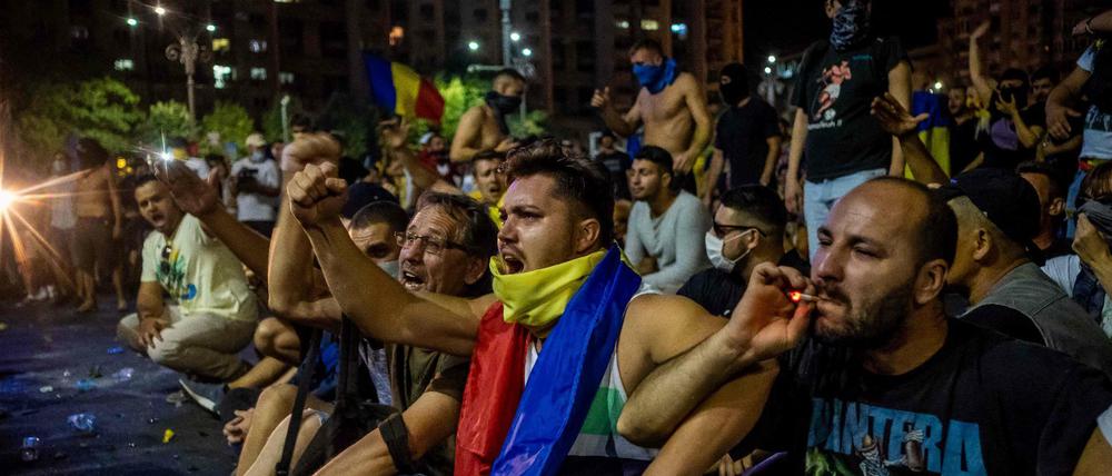 Tausende Rumänen protestierten vor dem Regierungsgebäude.