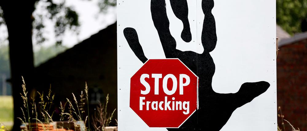 Fracking polarisiert. Ein Plakat von Fracking-Gegnern in Nordrhein-Westfalen.