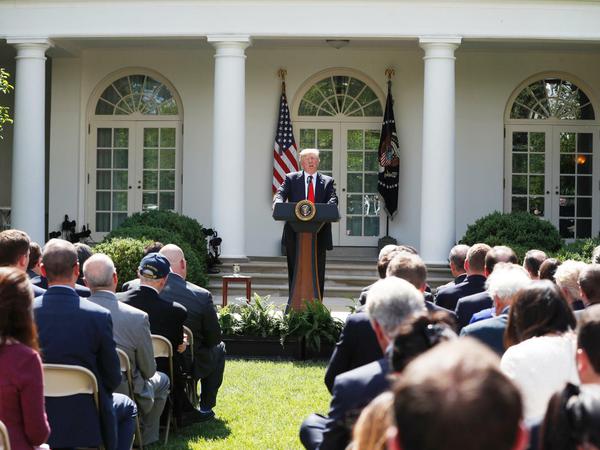 US-Präsident Donald Trump im Rosengarten des Weißen Hauses.