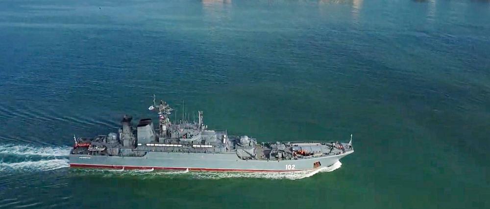 Russland droht mit Macht: Mit Manöver der Kriegsmarine im Schwarzen Meer und im Asowschen Meer blockiert Putin Exporthäfen der Ukraine und übt eine Invasion.