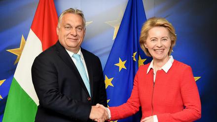 EU-Kommissionspräsidentin Ursula von der Leyen mit Ungarns Premier Viktor Orban 