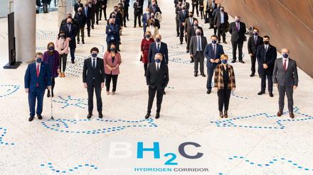 Vorstellung eines spanischen Wasserstoff-Korridor-Projekts. Teilnehmer des am 22. Februar vorgestellten BH2C-Projektes in Bilbao.