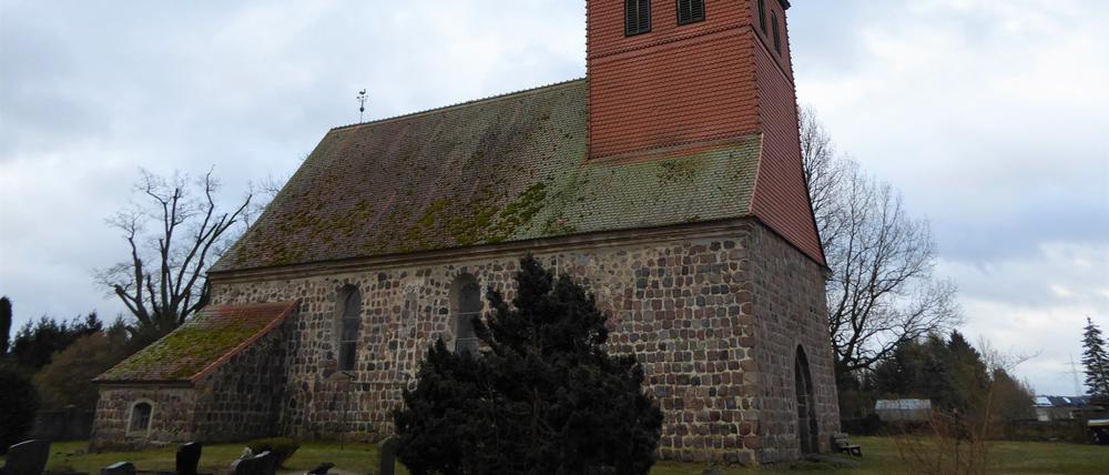  Die Dorfkirche von Blumenow stammt aus dem 13. Jahrhundert.