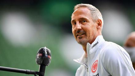 Trainer Adi Hütter freut sich über einen neuen Vertrag bis 2023.