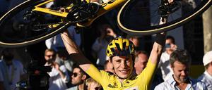 Der Sieger der 109. Tour de France: Jonas Vingegaard aus Dänemark.
