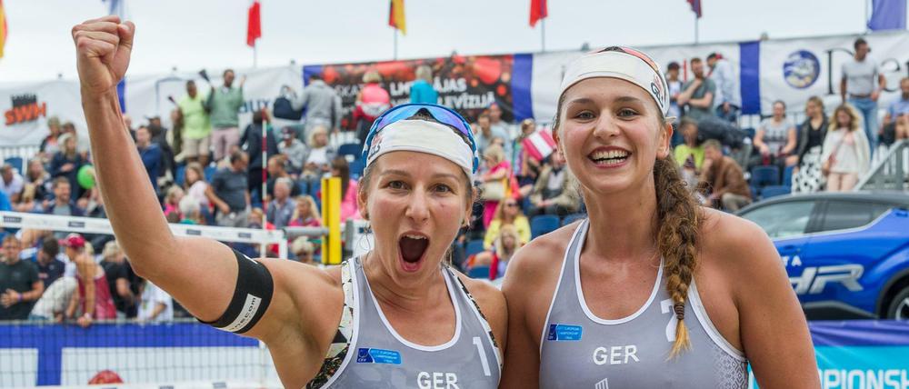 Julia Großner (links), 29, und Nadja Glenzke, 21, spielen seit fast einem Jahr zusammen. Doch jetzt werden die beiden Berlinerinnen wahrscheinlich getrennt.