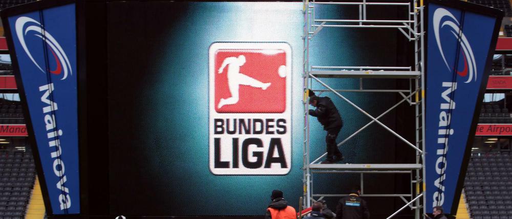 Einmal umbauen, bitte. Viele Klubs der Ersten und Zweiten Bundesliga ärgern die Fragen der Deutschen Fußball-Liga (DFL) zur 50+1-Regel.