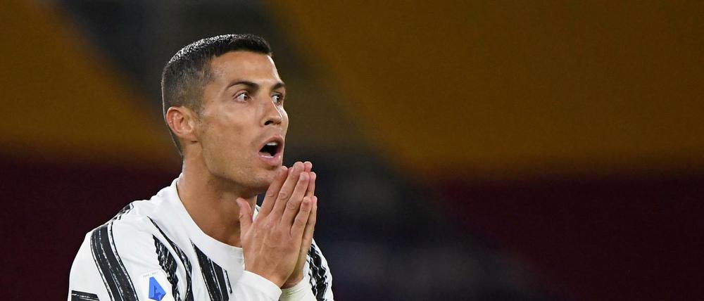 Cristiano Ronaldo verbringt seine Quarantäne in seiner Turnier Villa. 