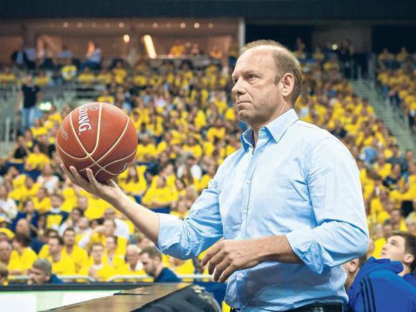 Marco Baldi, 56, arbeitet seit über 25 Jahren in der Vereinsführung von Alba Berlin. Der gebürtige Schwenninger spielte selbst in der Basketball-Bundesliga und war deutscher Junioren-Nationalspieler.