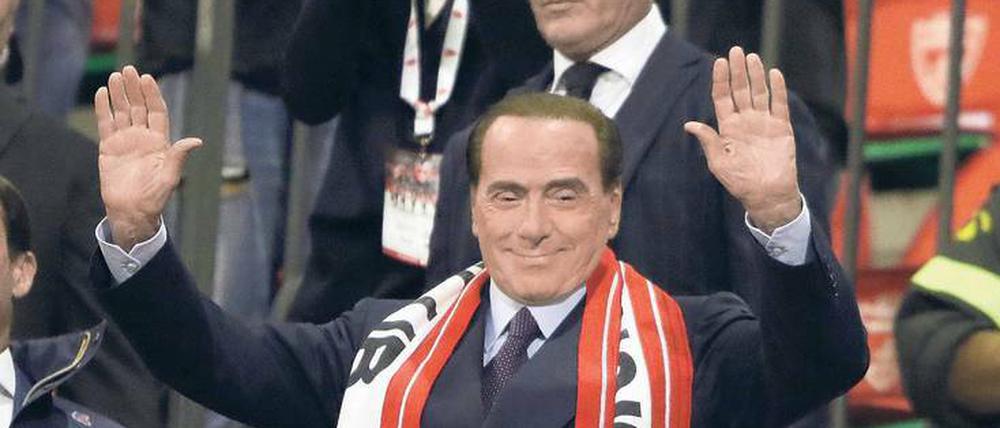 Du hast die Haare schön. Italiens ehemaliger Staatschef Silvio Berlusconi achtet bei seinen Spielern in Monza auch auf Äußerlichkeiten.
