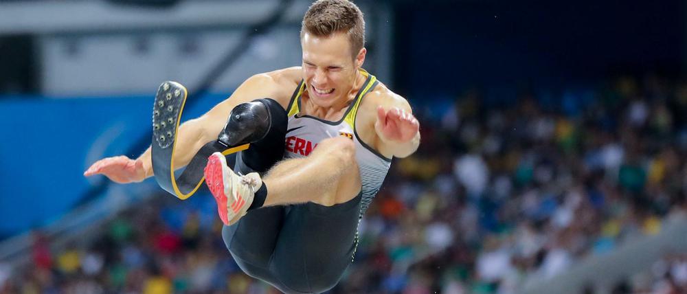 Hoch und weit. Markus Rehm, hier bei den Paralympics 2016 in Rio, sprang in Tokio zu einem neuen Weltrekord.