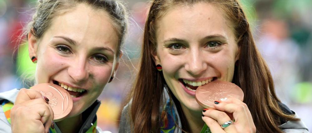 Wieder Edelmetall: Miriam Welte (r.) und Kristina Vogel freuen sich über Bronze