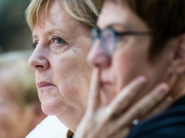 Kanzlerin und ihre Generalin: CDU-Chefin Angela Merkel und ihre Vertraute, die Partei-Generalsekretärin Annegret Kramp-Karrenbauer Ende August 2018 in Berlin.