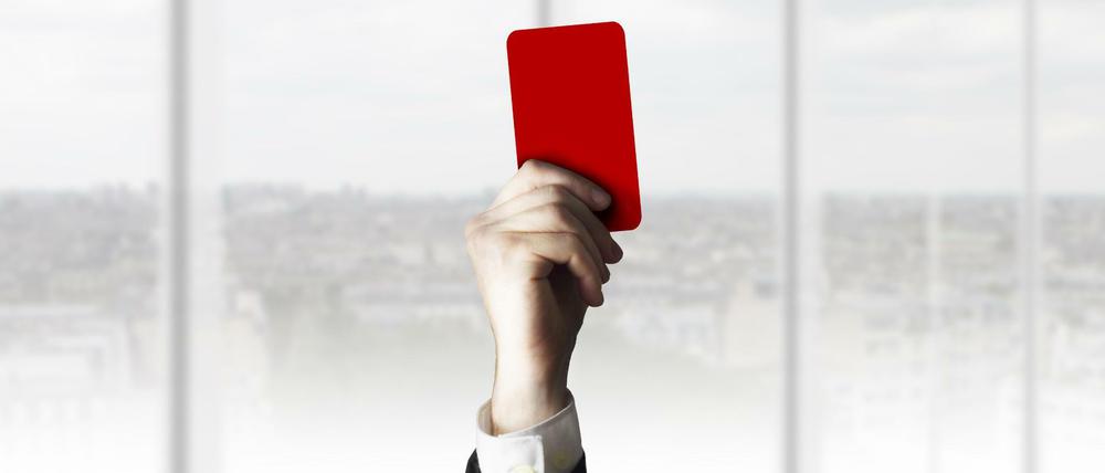 Jetzt reicht es. Was, wenn der Chef einem Mitarbeiter spontan die rote Karte zeigt?