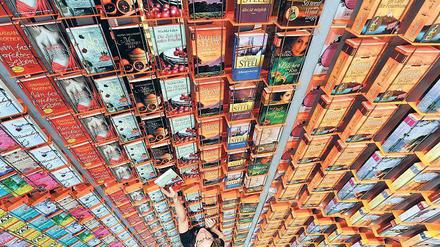 Titeljagd. Die Frankfurter Buchmesse wäre ein Ort, wo Literaturbegeisterte schon mal Praxiserfahrung sammeln können – als Vorbereitung für den Studiengang „Angewandte Literaturwissenschaft“, der Philologen zu Literaturagenten oder Lektoren ausbildet. Foto: dpa