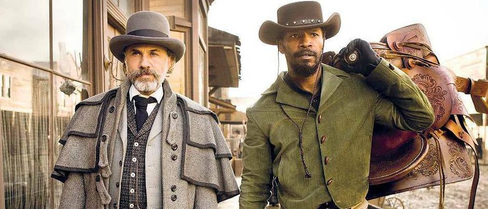 Bei der Arbeit: Im Western „Django Unchained“ suchen die Kopfgeldjäger Christoph Waltz und Jamie Foxx nach Einnahmequellen. 