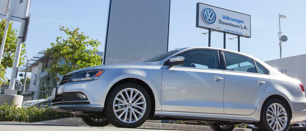 Unter der Sonne Kaliforniens glänzt das VW-Logo derzeit nicht sehr überzeugend.