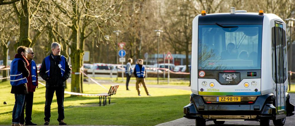 Fahrerlose Busse werden bereits auf den Straßen im niederländischen Wageningen eingesetzt. Auch in Berlin würden Bus-Unternehmer gerne solche Tests wagen. 