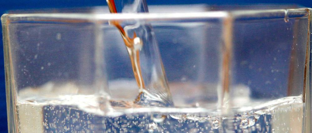 Sprudel liegt noch vorne, aber Verbraucher kaufen zunehmend stilles Wasser 