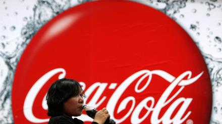 Weltmarktführer bei Softdrinks ist Coca Cola. Höhere Steuern auf Limonaden könnten helfen, Übergewicht entgegenzuwirken, sagt die Stiftung Kindergesundheit.