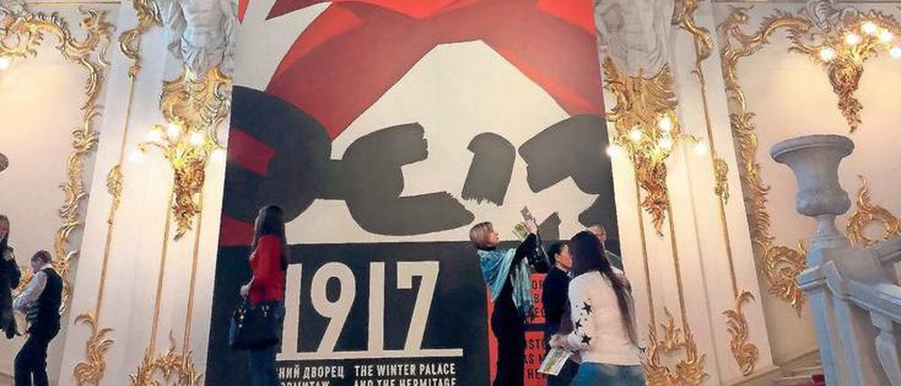 Im Petersburger Winterpalast wurde eine große Ausstellung zum 100. Jahrestag der Oktoberrevolution eröffnet.