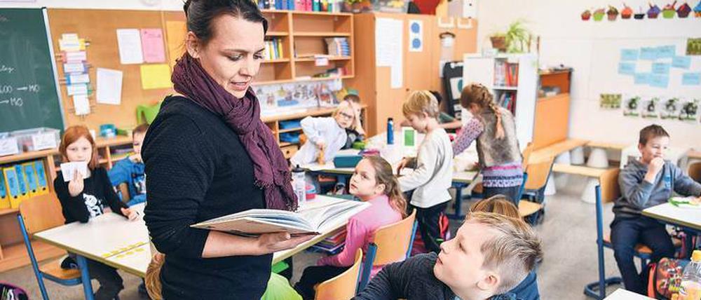Freie Stellen in Grundschulen werden nicht nur in Berlin zu großen Teilen mit Quereinsteigern besetzt.