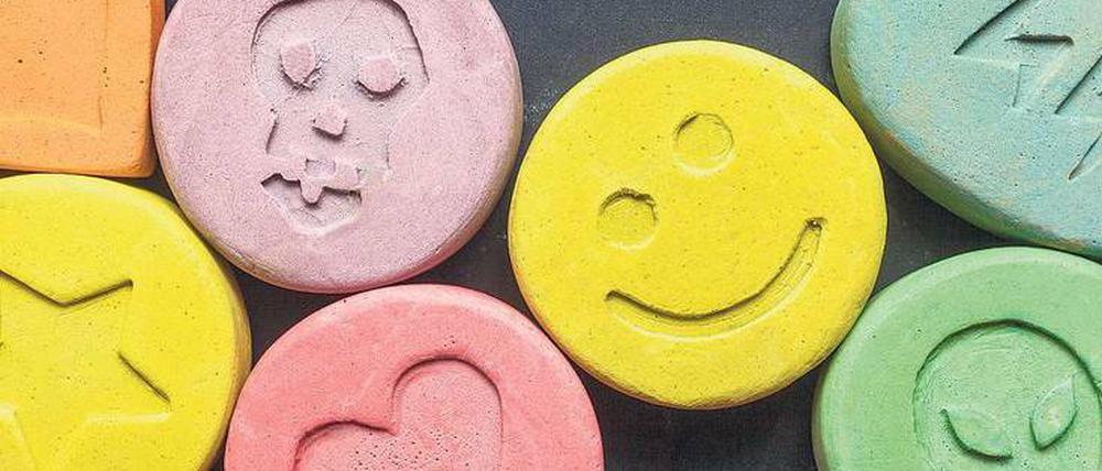 Der Ecstasy-Wirkstoff MDMA betäubt die Amygdala, das Angstzentrum im Gehirn. Das soll Patienten mit Posttraumatischer Belastungsstörung helfen, sich mit der Ursache ihrer Traumata auseinanderzusetzen. 