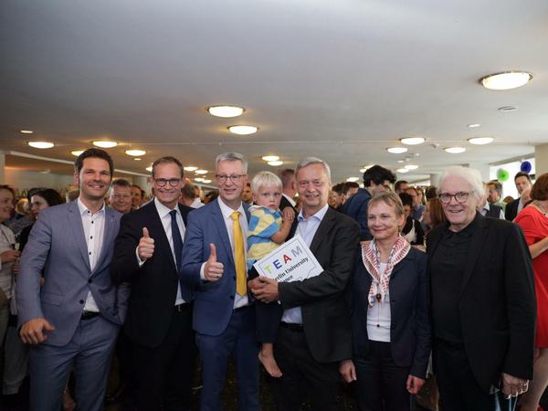 Staatssekretär Krach und Bürgermeister Müller mit den Uni-Chefs Ziegler, Thomsen, Kunst und Einhäupl feiern den Erfolg in der Exzellenzstrategie in der Urania.