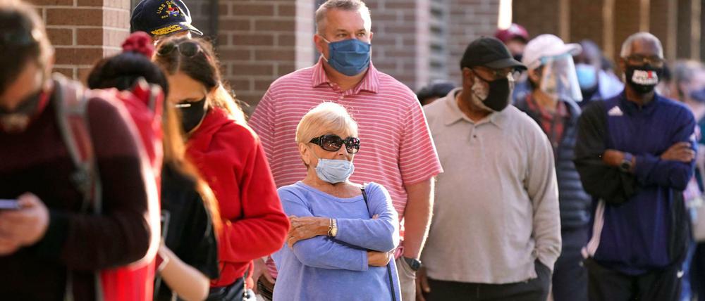 Wenn 95 Prozent der Amerikaner Maske tragen würden, könnte sich die Zahl der Toten verringern, so die Studie.